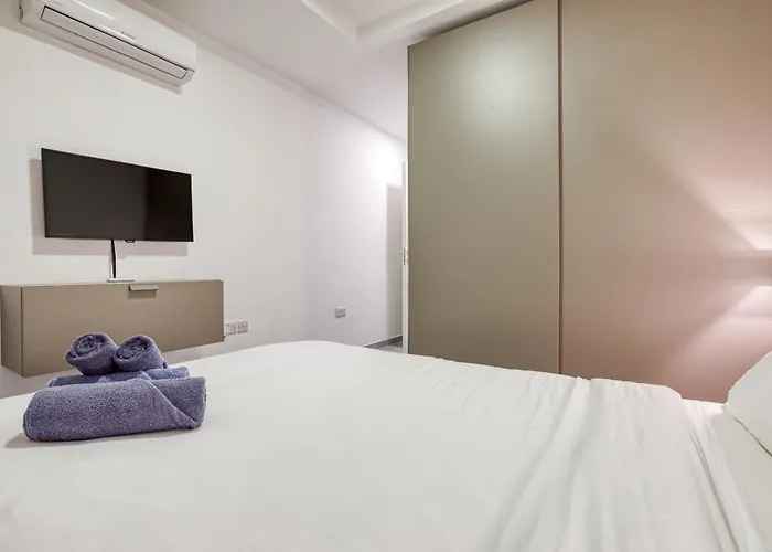 Elegant Seafront Apartamento St. Julian's